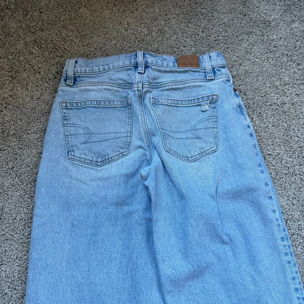 American Eagle Light Wash Barrel Jeans Size 0 - Picture 9 of 9